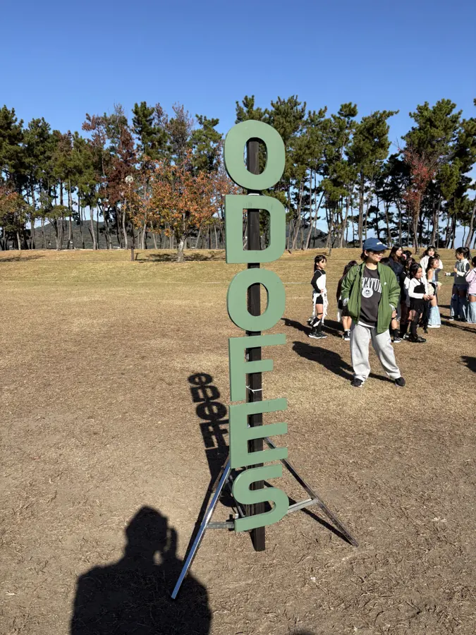 オドフェス2025の会場に置かれたODOFESのサイン